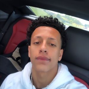 Meet your Posher, Ayham